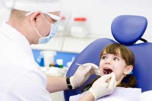 Jak wygląda praca dentysty chirurga?