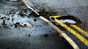 Dziury na drogach? Żaden problem dla nowej technologii Forda
