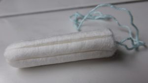 Tampon: jak go dobrać? Co powinny o nim wiedzieć dziewczęta, które dopiero zaczynają miesiączkować?