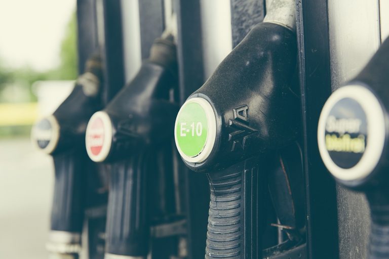 Diesel czy benzyna – jaki napęd wybrać?