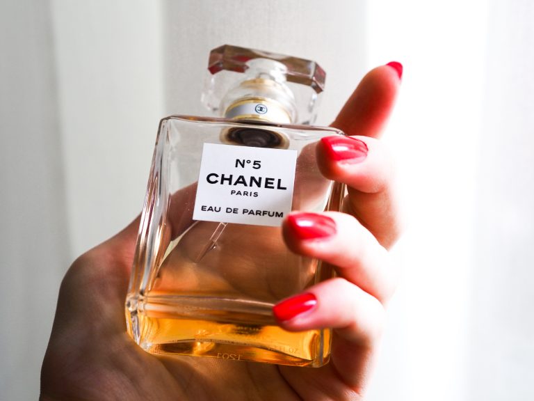 Jak dobrać damskie perfumy do pH i typu skóry?