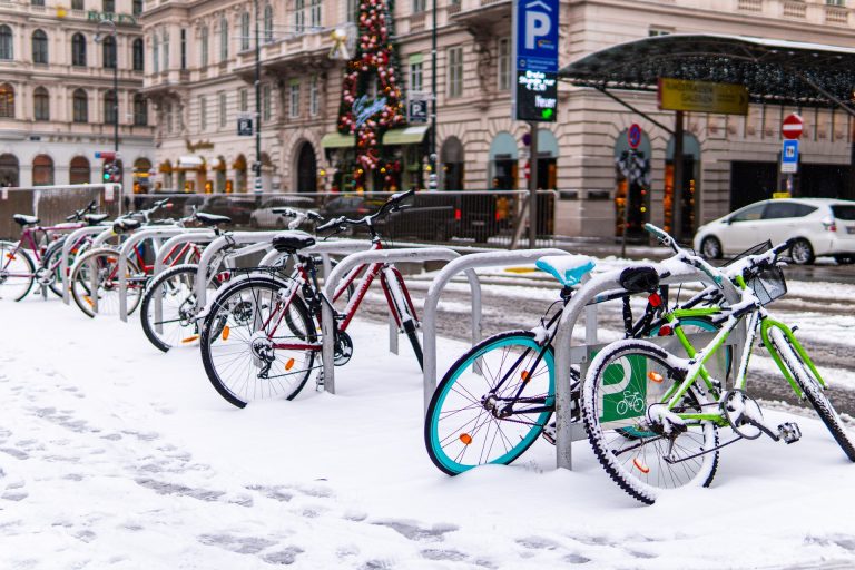 Jak urządzić parking rowerowy?