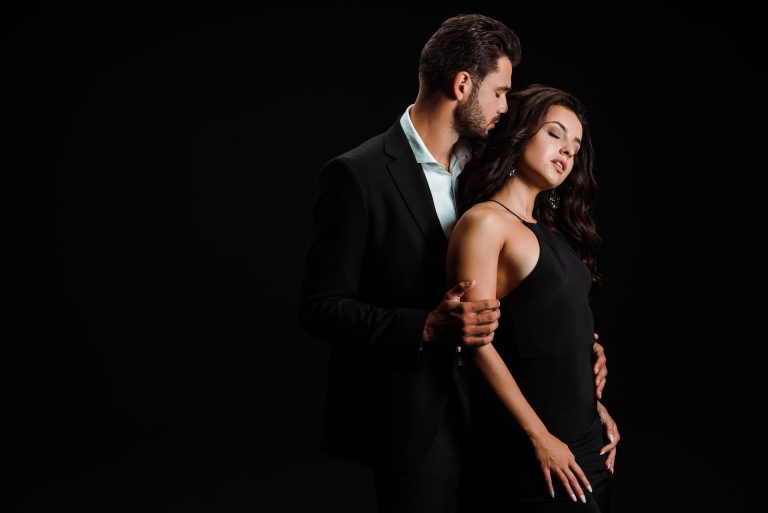 Seksualność a emocje: jak nasze uczucia wpływają na życie intymne?